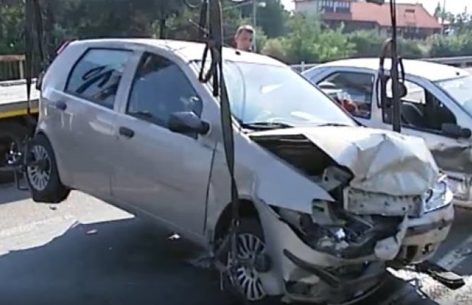 U stravičnom sudaru pet vozila na Ibarskoj magistrali osam osoba povrijeđeno