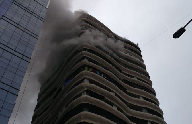 Požar u zgradi: Poginule 4 osobe, 12 povrijeđeno(VIDEO)