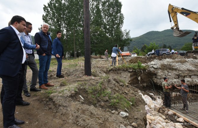Marković nezadovoljan zbog kašnjenja radova na izgradnji mosta Sutivan-Njegnjevo
