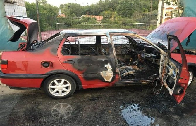 Automobil podgoričkih oznaka izgorio u Radovićima