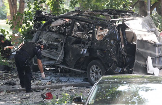 Eksplodirao džip voditeljke Dušice Jakovljević, oštećeni automobili, popucali prozori na zgradama