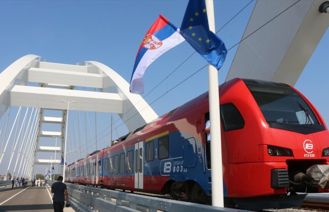 Otvoren novi Žeželjev most srušen tokom NATO bombardovanja, dokaz da zlo i nesreća mogu da budu prevaziđeni dobrim politikama
