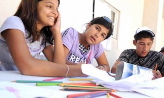 Romska djeca više upisuju školu, ali prepreke u obrazovanju i dalje postoje