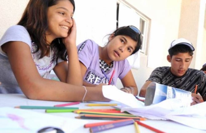Romska djeca više upisuju školu, ali prepreke u obrazovanju i dalje postoje