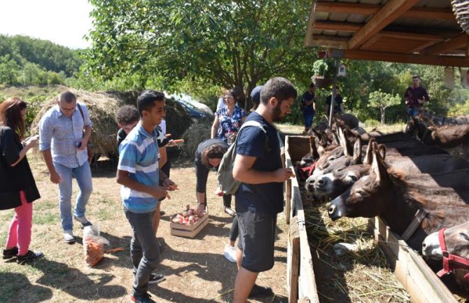 Eko turizam: Posjetili  farmu magaraca u Danilovgradu i OK Koral u Virpazaru