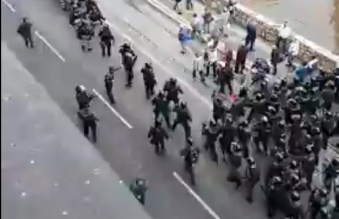 Sukob demobilisanih boraca sa policijom na ulicama Sarajeva(VIDEO)