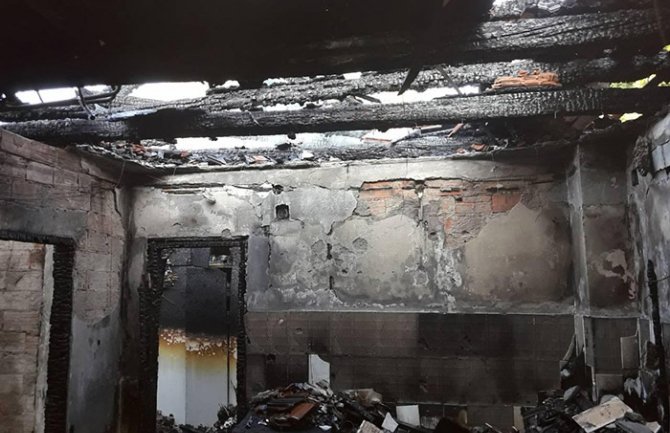 Herceg Novi: U požaru izgorjela kuća