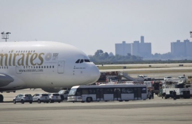 Putnici u avionu iz Dubaija oboljeli od gripa (VIDEO)
