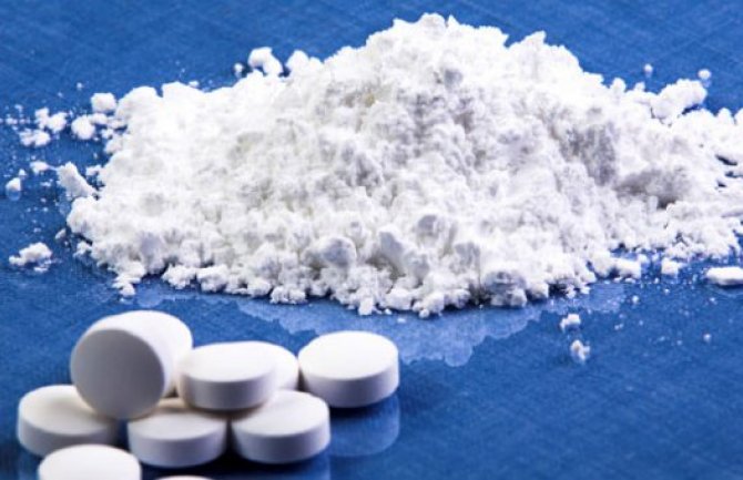 U Herceg Novom i Budvi pronađeni kokain, heroin, marihuana i sintetičke droge