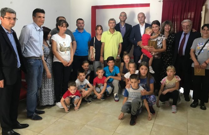 Bajka o dobrom Cetinjaninu: Iseljenik Blažo Sredanović 6 cetinjskih porodica pomogao sa po  5000 eura