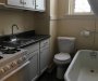 Stan sa kupatilom nasred kuhinje iznajmljen za 525 dolara mjesečno