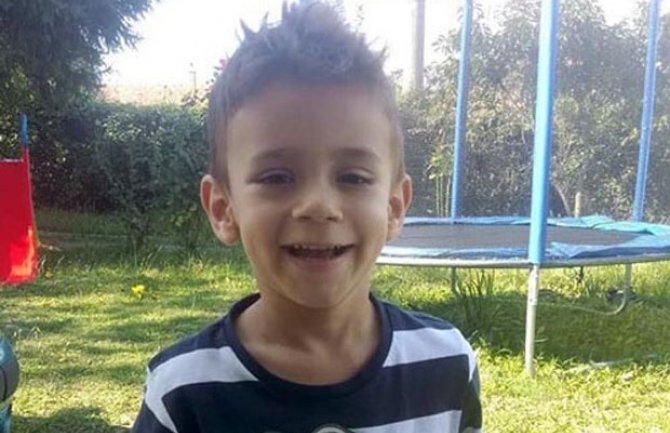 Mali Dušan, dječak koji je ujedinio Srbiju, ide na liječenje u Barselonu