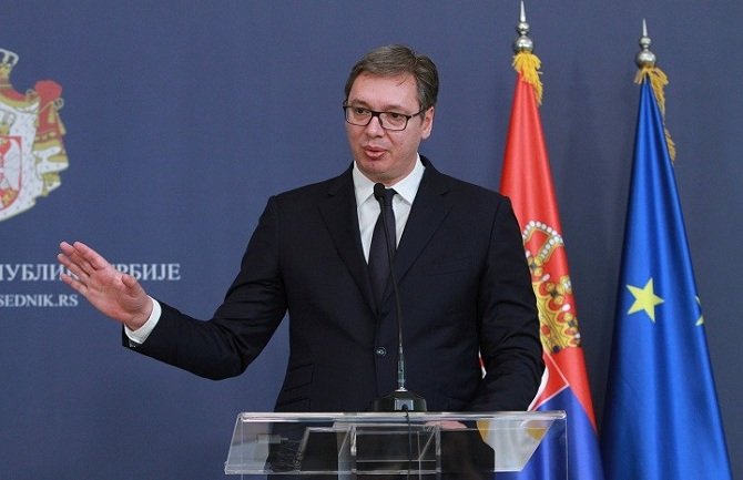Vučić Amfilohiju: Lako je kritikovati, neću da odgovaram na uvrede