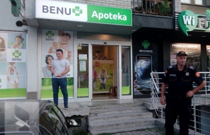 Opljačkana apoteka u BP: Radnici prijetio puškom, pa ukrao 300 eura