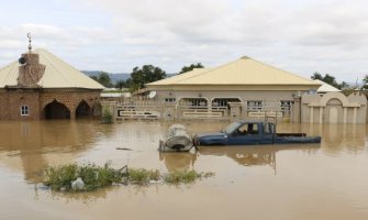 Sto ljudi poginulo nakon katastrofalne poplave u Nigeriji (VIDEO)