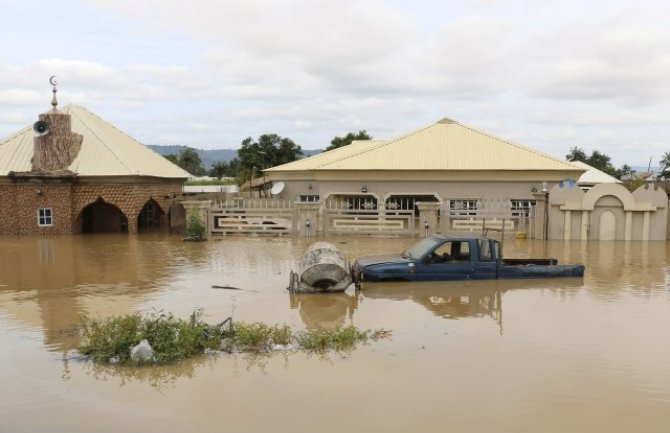 Sto ljudi poginulo nakon katastrofalne poplave u Nigeriji (VIDEO)