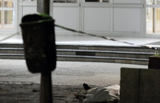 Beograd: Posvađao se sa djevojkom, potegao na nju pištolj pa skočio sa 13. sprata (FOTO)