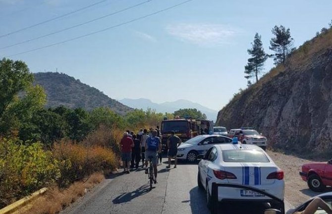 Automobil sletio u provaliju na putu Podgorica-Spuž