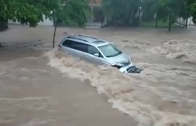 Poplave u Meksiku, tri osobe poginule