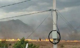 Haos u Glavnom gradu CG: Izgorjela kuća, vjetar obarao stabla, saobraćajni kolaps (VIDEO)