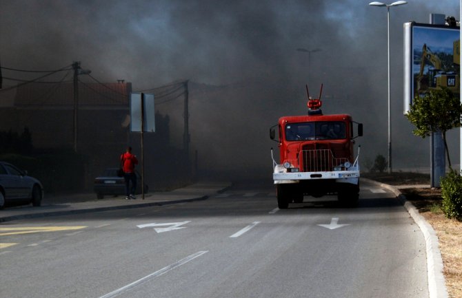 U Podgorici aktivno više požara, ugrožen veći broj objekata