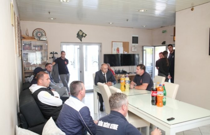 Cetinjskim vatrogascima nova oprema, sjutra odluka o povećanju plata