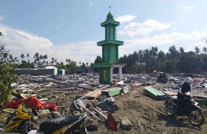 Od posljedica cunamija i zemljotresa smrtno stradale 832 osobe