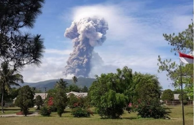 Erupcija vulkana poslije tragičnog zemljotresa i cunamija u Indoneziji (VIDEO)