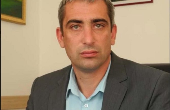 Gradonačelnik Opštine Despotovac savladao napadača koji ga je udarao gvozdenom cijevi po glavi