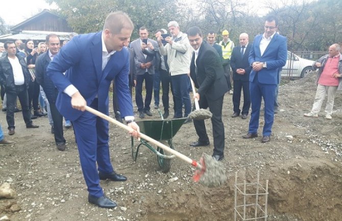Šehović postavio  kamen temeljac za izgradnju nove škole u Vojnom selu