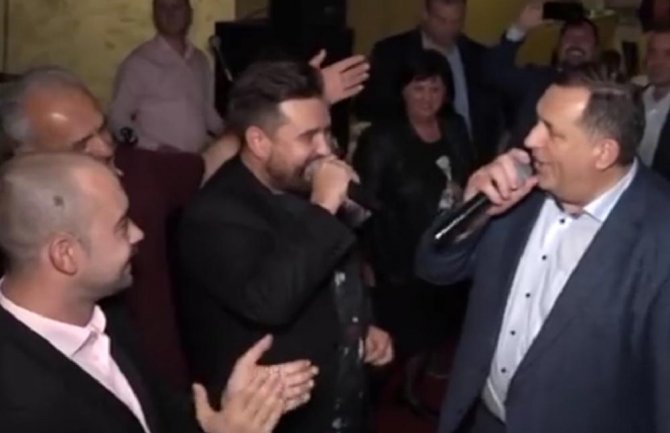 Dodik nakon pobjede zapjevao od sreće (VIDEO)