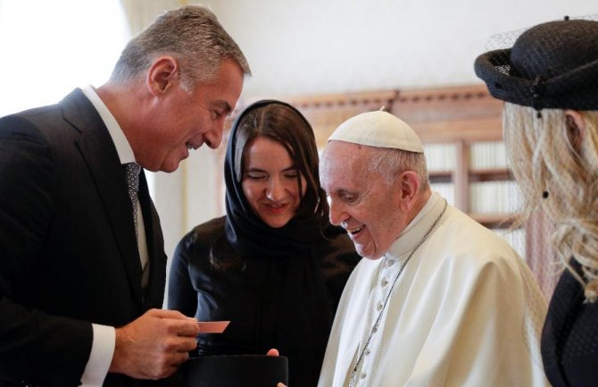 Papa Đukanoviću: Nastavite da se zalažete za mir