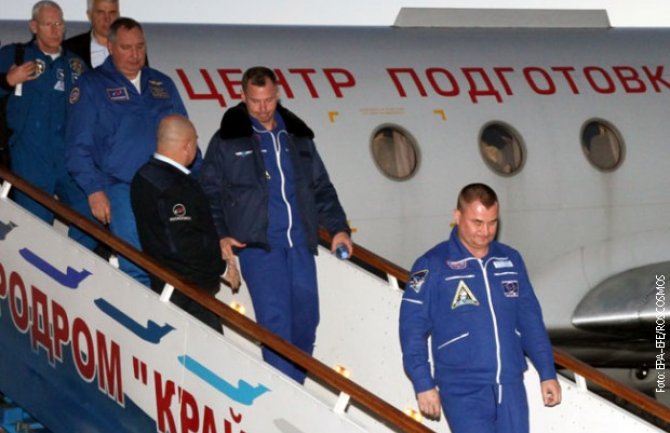 Prizemljeni svi „sojuzi“ do daljeg; Rogozin obišao preživjele astronaute