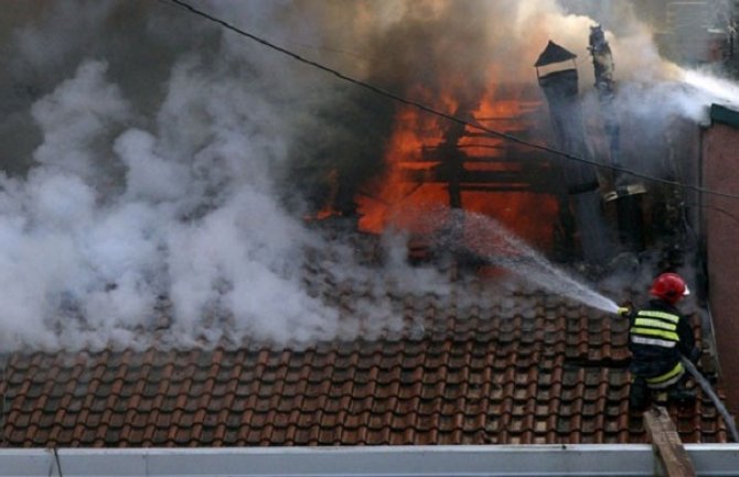 Četiri kuće potpuno  izgorjele u požaru