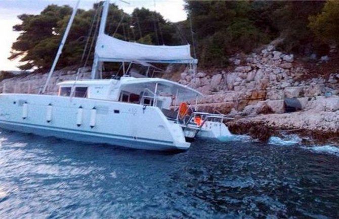 Zadar: Hrvatski brod udario u ostrvo, jedna osoba stradala
