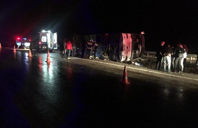 Turska: Prevrnuo se autobus, poginulo sedam osoba