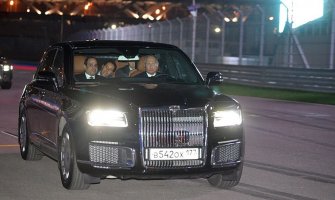 Putin na stazi F1 prvi put vozio svoju limuzinu (VIDEO)