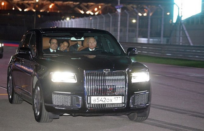Putin na stazi F1 prvi put vozio svoju limuzinu (VIDEO)