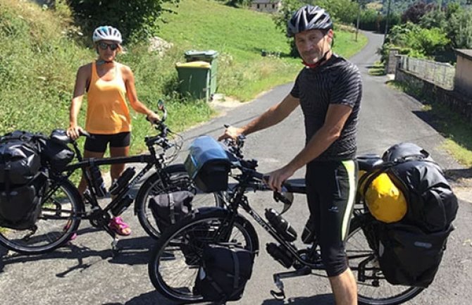 Francuski  par biciklom  na put oko svijeta, CG nezaobilazna