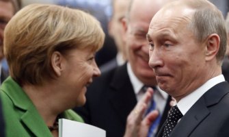 Razgovor Merkel i Putina o kaputu hit na internetu (VIDEO)