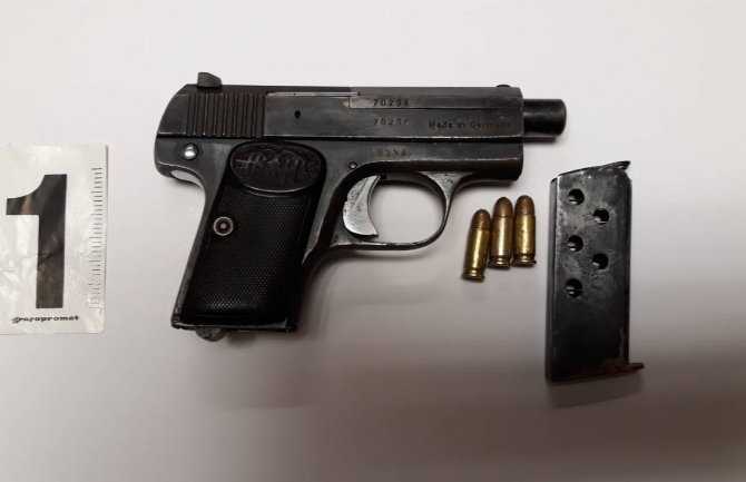 Bar: Policija pronašla pištolj i municiju u ilegalnom posjedu