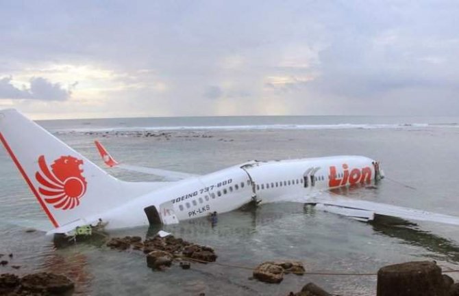  Avion sa 189 osoba bio čitav do trenutka udara u more