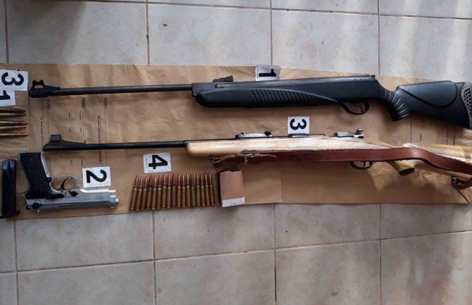 Bar: Kod Bjelopoljca pronađene dvije puške, pištolj i municija