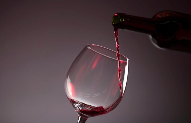 Koliko dugo može da stoji vino otvoreno i da li smijemo da ga pijemo?