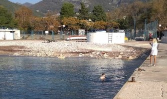 Novembarsko kupanje u Budvi, lijepo vrijeme i naredne sedmice