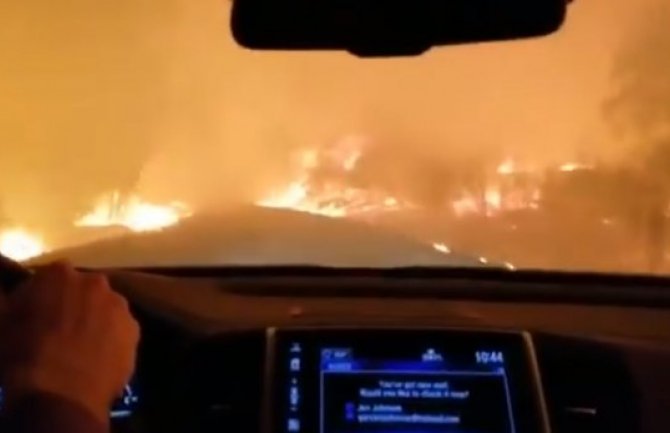 Stravičan snimak bjekstva iz paklenog požara u Kaliforniji(VIDEO)