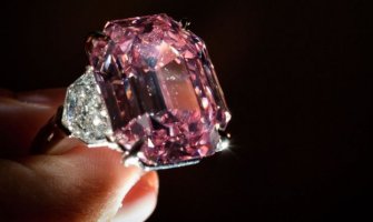 Oboren svjetski rekord: Ružičasti dijamant prodat za nevjerovatnih 50 miliona