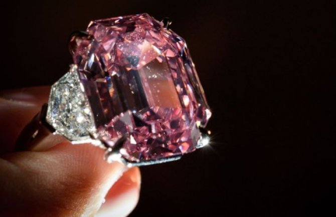 Oboren svjetski rekord: Ružičasti dijamant prodat za nevjerovatnih 50 miliona