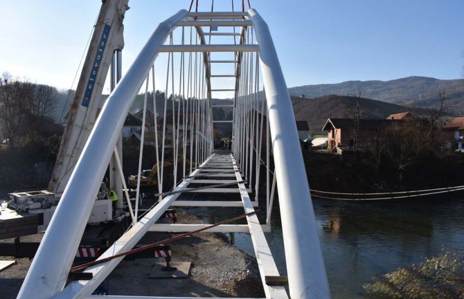 Pri kraju radovi na mostu Njegnjevo –Potkrajci, postavljena glavna metalna konstrukcija