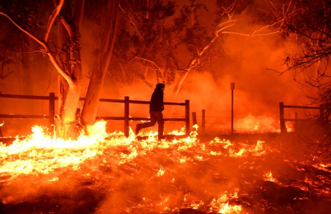 Pakao u Kaliforniji: Broj mrtvih u požarima porastao na 56, 130 nestalih